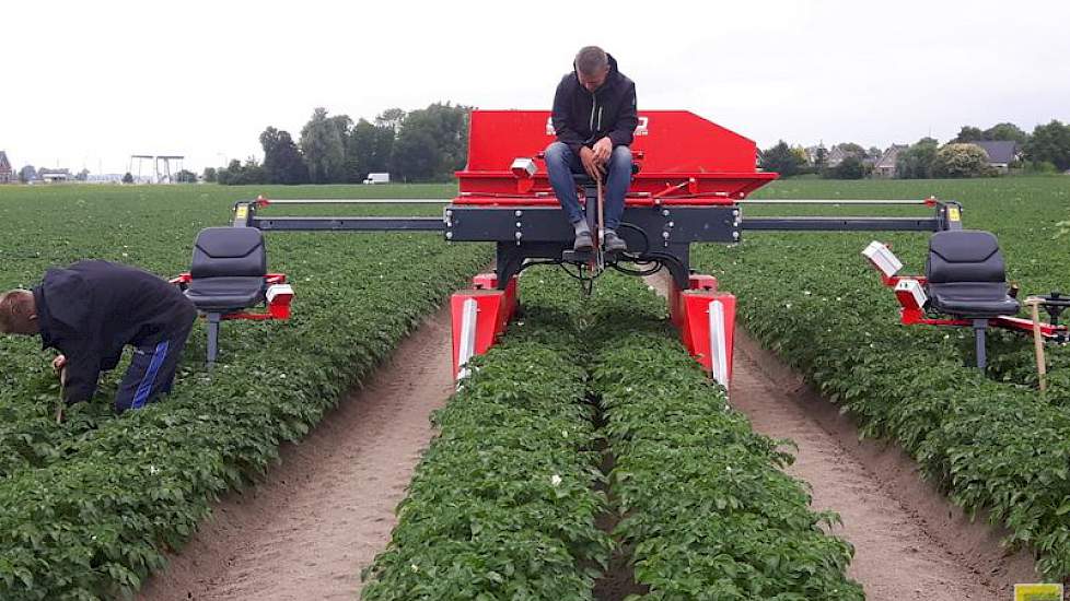 Naast de oudere kar heeft Dijck twee nieuwere selectiekarren van Selecto rijden, zoals deze driezitter.