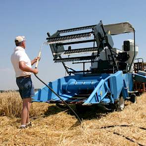 Na iedere kruising wordt de combine zorgvuldig schoongeblazen. Vermenging van zaaizaad wordt zo uitgesloten.