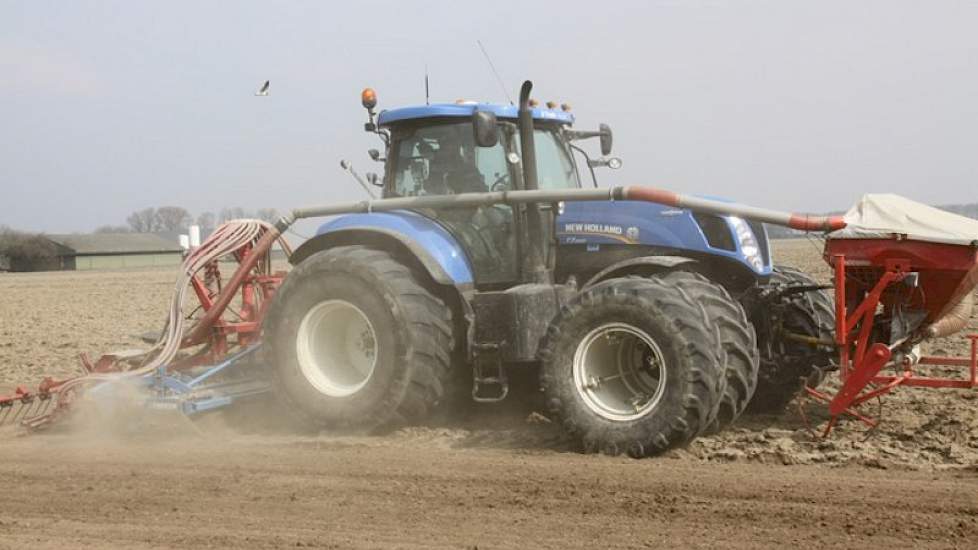 Groter perceel vezelvlas inzaaien door Parlevliet Agro voor Limagrain