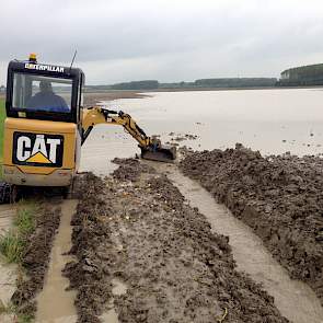 Het is afwachten hoe de percelen onder het water vandaan komen.