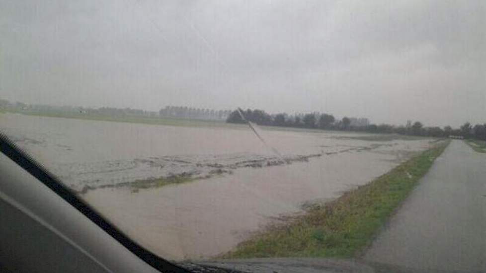 In Sommelsdijk (Goeree-Overflakkee) viel zondag bijna 110 mm regen