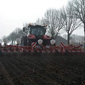 De 18-rijige Kverneland van landbouwcoöperatie Weco De Hondsrug.