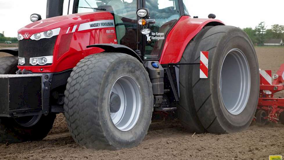 De basis voor deze speciale bandenuitvoering, is een band in de maat 900/50 R42.