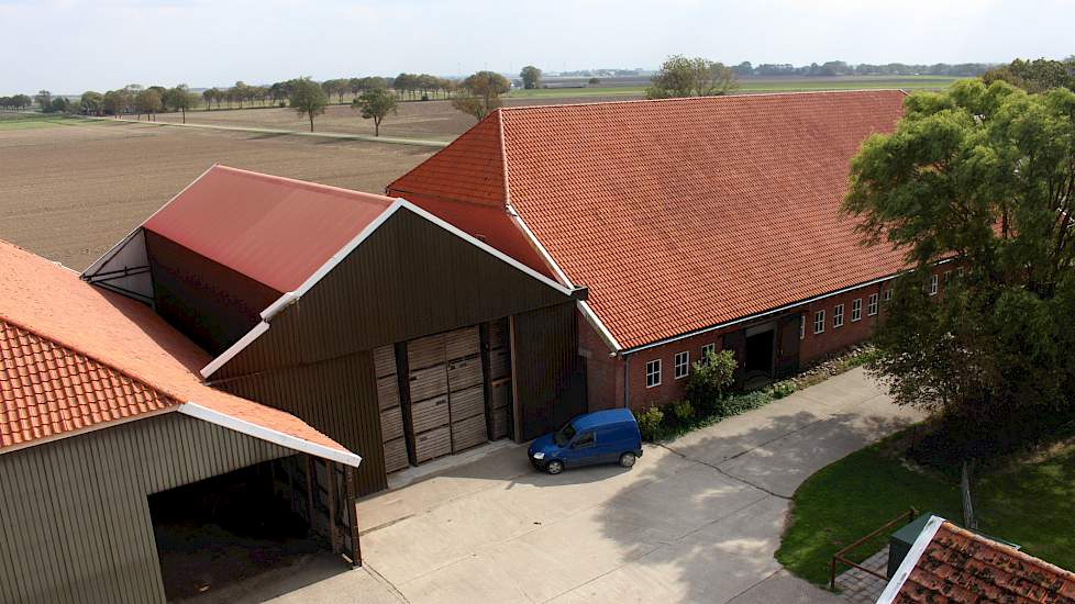 Het akkerbouwbedrijf van Van Wieringen ligt in de Reiderwolderpolder die in 1864 is ingedijkt ten behoeve van de landbouw.