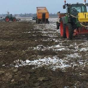 Gisteren zijn twee percelen van in totaal 14 hectare beplant.