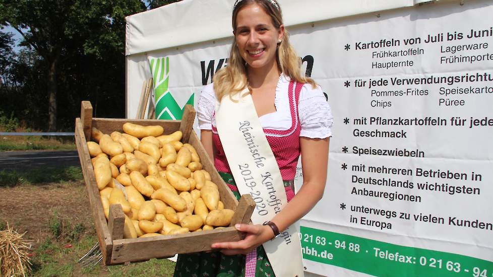 Aardappelkoningin Anna Müller (21) uit Titz (tussen Jülich en Erkelenz). Zij draagt deze titel met sjerp één jaar lang. In deze periode is ze ambassadrice van de Rijnlands aardappeltelers. Ze promoot de aardappel op tal van evenementen, winkels en jaarmar