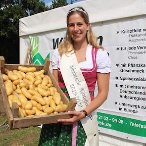 Aardappelkoningin Anna Müller (21) uit Titz (tussen Jülich en Erkelenz). Zij draagt deze titel met sjerp één jaar lang. In deze periode is ze ambassadrice van de Rijnlands aardappeltelers. Ze promoot de aardappel op tal van evenementen, winkels en jaarmar