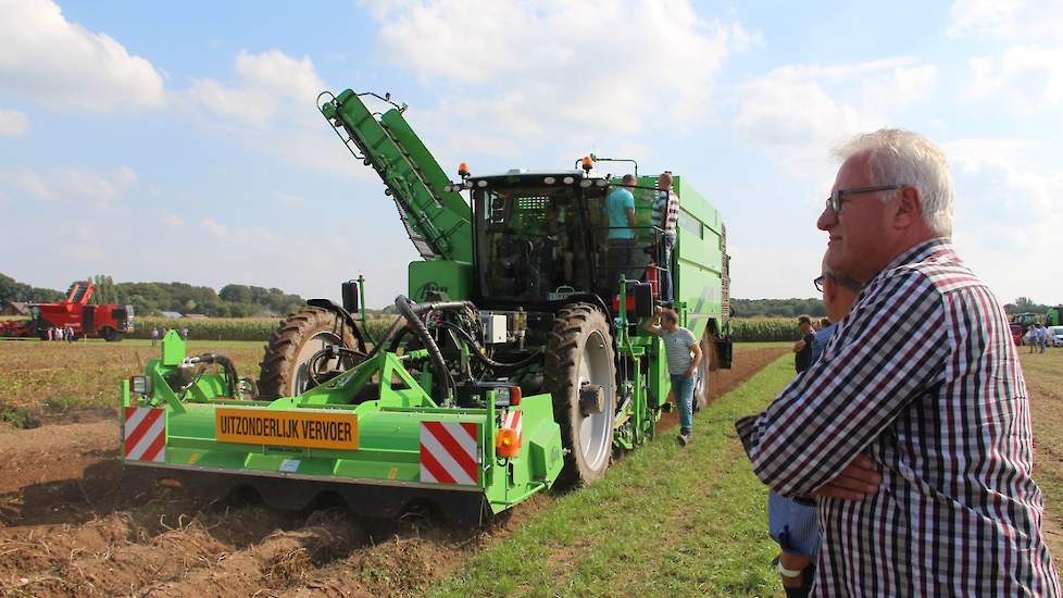 Een onderdeel van de dag vormen de rooidemonstraties. Diverse rooiers, zowel getrokken als zelfrijdend, toonden hun rooikwaliteiten op de aardappelveldjes.