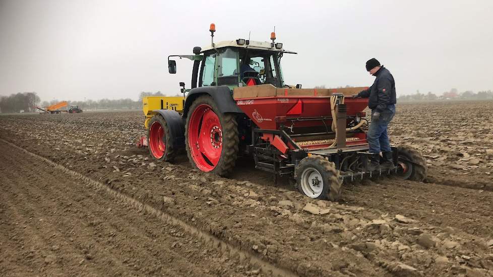 Deze uien zijn geplant met een Delta uienplanter van Warrens.