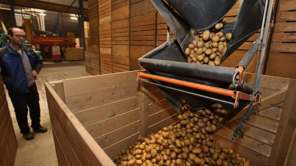 Het meeste gaat in kuubskisten. Valbrekers voorkomen al te grote beschadiging.