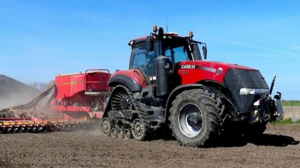 Zomerveldbonen zaaien met Case Magnum 310 en Vaderstad Spirit 900S.