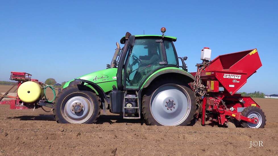 Frieslanders poten door Leo Overbeeke, met een  Deutz Fahr Agrotron 115 mk3 en een Grimme GB 215