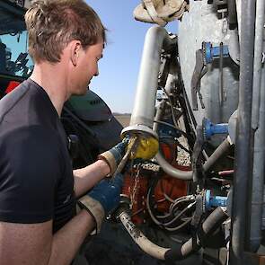 Op het moment dat deze eruit komt bij de zodenbemester, met behulp van compressordruk, is het doel bereikt.