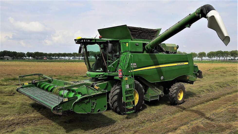 Graszaad dorsen | Grass seed harvest | Grassamen dreschen | John Deere T670i | Massey Ferguson