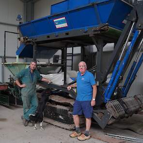 De gebroeders Bos planten met een trekker op rupsen. ,,Wij proberen zuinig te zijn op onze grond. Door met rupsen te werken,is de insporing door de jaren heen gewoon minder'', zegt Marco. Of dit op de langere termijn een positief effect heeft op opbrengst