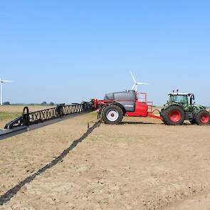 Horsch Leeb. Getrokken spuit met een verlaagde boomhoogte en dopafstand 25 centimeter. Werkbreedte 45 meter. De boom blijft goed in balans door het Actief luchtbalanssysteem. Boven de 45 meter is dat overigens hydraulisch. De doppen hebben het 2+2 schakel