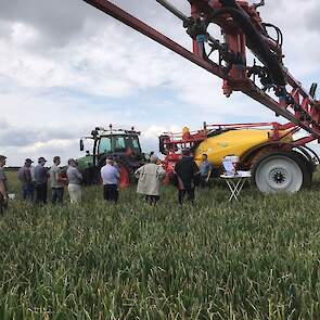 Er werden drie spuitsystemen met elkaar vergeleken: de Agrifac met de Airflow Plus, de Dubex Wave en de Beyne met Squall injectie. Emile Steins: „Iedere teler kan zo een afweging maken welk systeem het beste bij hem past. Zo moet een systeem bijvoorbeeld