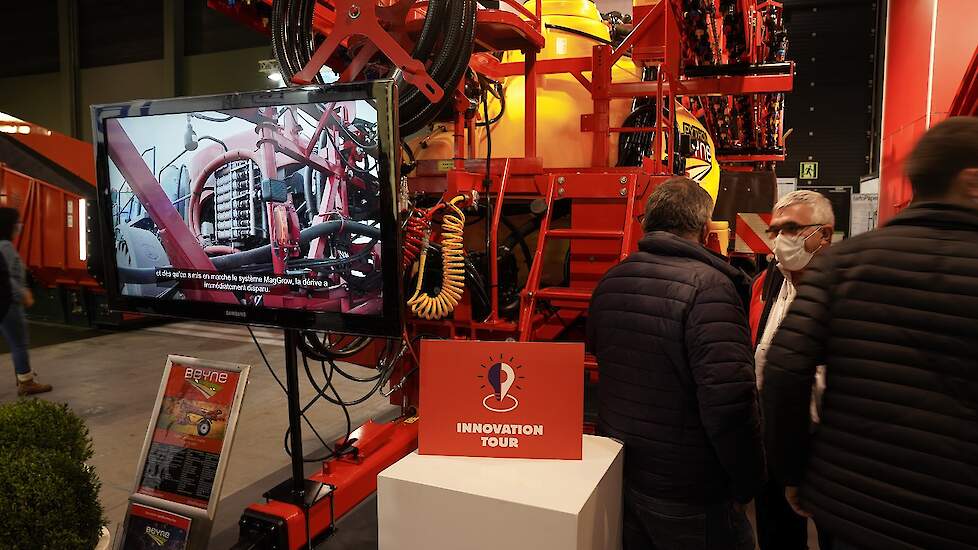 Beyne NV stond op de Interpom met het driftreducerende spuitsysteem MagGrow. Het systeem werkt met magnetische velden die invloed hebben op de spuitvloeistoffen en bijbehorende spuitdruppels. Het effect is een betere bladbedekking en hechting van de spuit