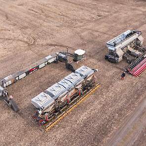 De NEXAT werktuigdrager is inzetbaar van grondbewerking tot zaaien, gewasbescherming en oogst. Alle machines worden aangehangen. Getrokken is er niet bij. De autonome werktuigdrager kan worden uitgerust met een cabine om bijvoorbeeld voerttuiggeleiding ti