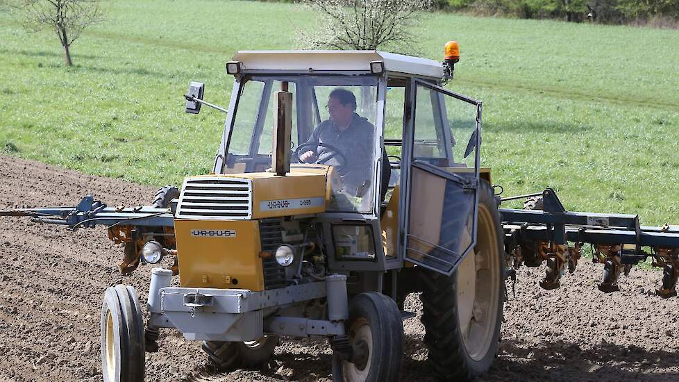 De eerste zeven hectare zijn inmiddels ingezaaid. Grooten heeft nog vier hectare cichorei zaaien te gaan.