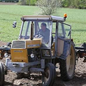 De eerste zeven hectare zijn inmiddels ingezaaid. Grooten heeft nog vier hectare cichorei zaaien te gaan.