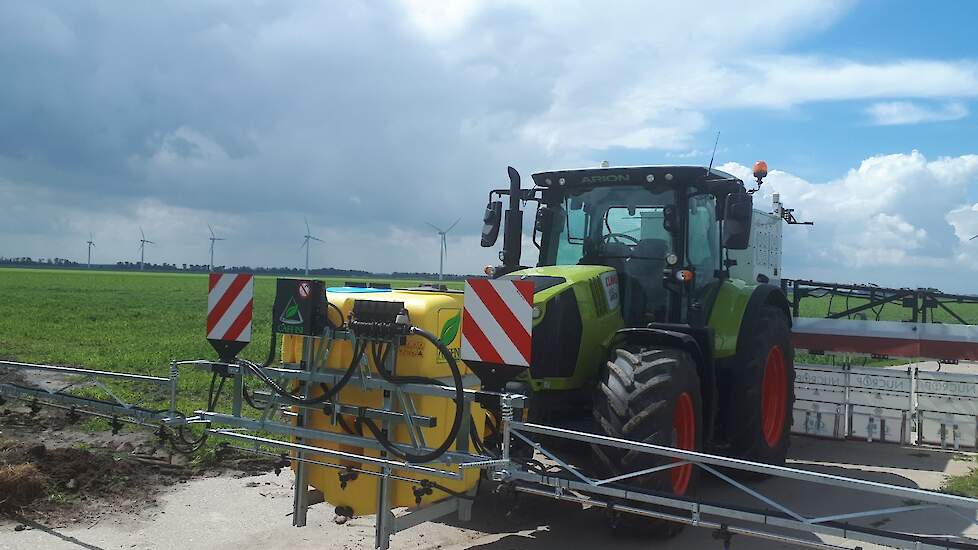 De fronttank is met 600 liter aan de kleine kant, geeft Slootman aan. Wat Kamps de Wild betreft komt er een grotere variant van 1500 liter op en „in de goede kleur." Kamps de Wild heeft Amazone in het programma.