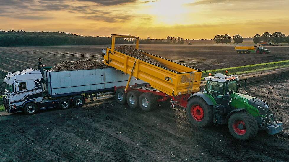 Uien laden | Booijink, Pomper & Deddens | Fendt 1050 | Fendt 415 SU-tech | VGM & Dezeure hooglosser