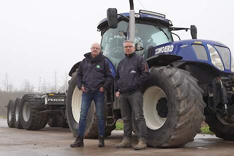 Gijs van der Woerd (rechts) heeft een akkerbouw- en loonbedrijf in Zoelen (Gld.). De akkerbouwtak omvat zo’n 400 hectare met daarin suikerbieten, consumptie-aardappelen, graan, uien, graszaad en maïs. Raymond Heuvels is commercieel technisch voorlichter b