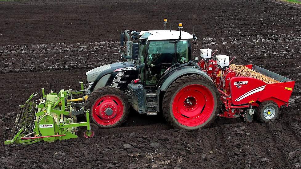 Aardappels poten | Ploegen | Planting Potatoes | Ploughing | Kartoffeln Pflanzen | Pflügen | Fendt