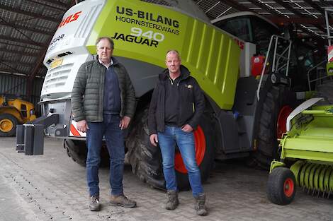 Alex Drint (rechts) is werkzaam bij loonbedrijf ‘Us Bilang’ in Hoornsterzwaag (Fr.). Het loonbedrijf richt zich met name op werkzaamheden voor de veehouderij (gras, maïs, mest). Jan Harm Oosterhuis is adviseur bij WPA Robertus.