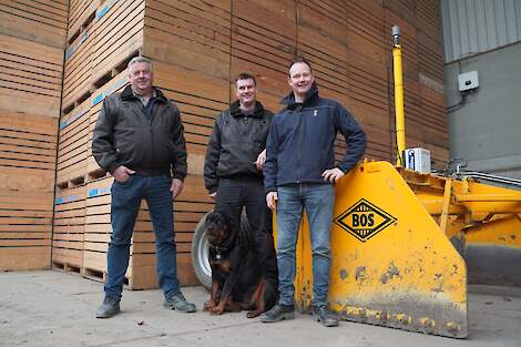 Hendri (links), Toby (midden) en Stefan (niet op foto) Witkop hebben samen een akkerbouw- en loonbedrijf in Swifterbant (Fl.). Op het akkerbouwbedrijf van ca. 90 hectare worden consumptie-aardappelen, uien, suikerbieten, wintertarwe en bloembollen (in ver