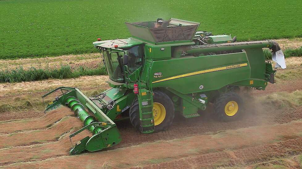 Graszaad dorsen | John Deere | Threshing Grass Seed | Grassamen dreschen | Grasseizoen