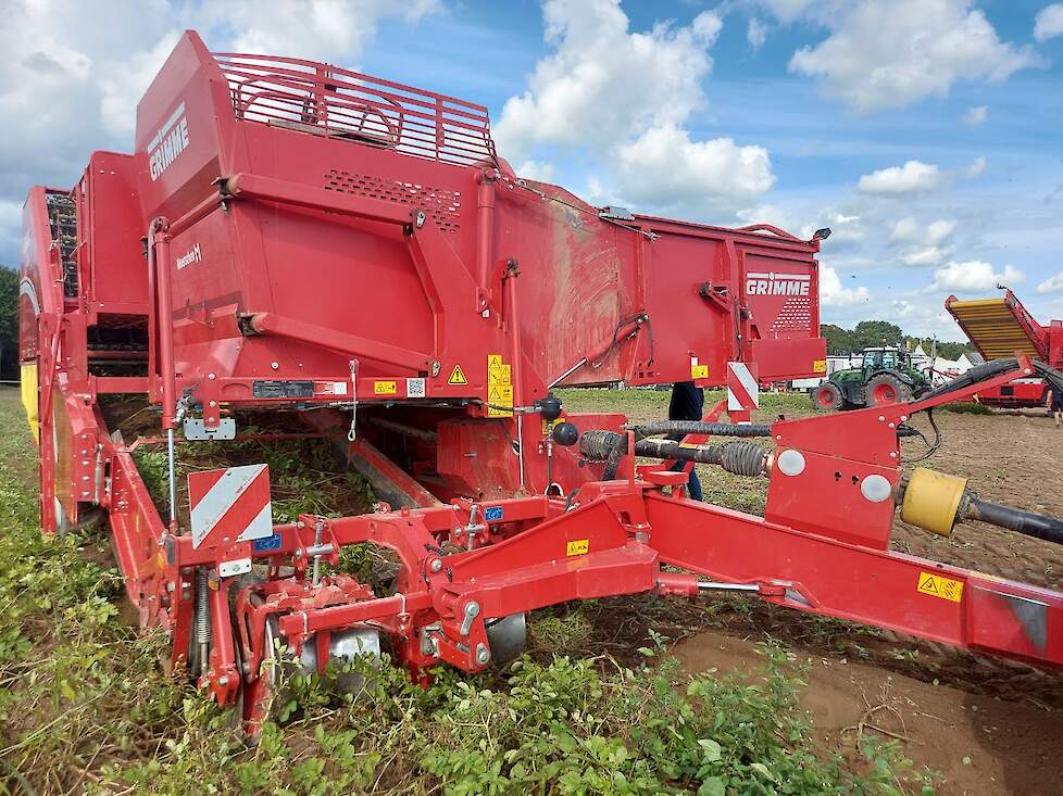 Door het nieuwe hydraulisch aandrijfsysteem kan de draaisnelheid van de verschillende rooi- en zeefmatten eenvoudig worden aangepast.