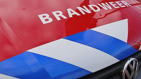 Grote brand in agrarische opslagloods in Rutten, Flevoland