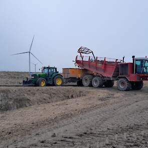 Schippers werkt al langer met een overlaadwagen. „Dit is mijn tweede, de eerste heb ik doorverkocht.”