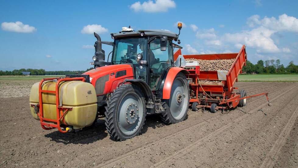 Waar ze nu vooral op inzetten met het kweekwerk? „Dat is vooral Pallida- en phytophthora-resistentie”, zegt Anko. „Maar eigenlijk blijft opbrengst op de eerste plaats staan. Daar moet het uiteindelijk toch nog steeds van komen.”