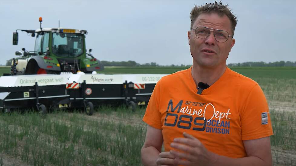 Derk Gesink combineert de spotsprayer met mechanische onkruidbestrijding