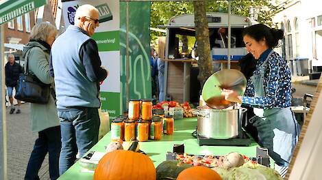 Video: Boeren laten trots hun producten zien op openingsmarkt Week van Ons Eten