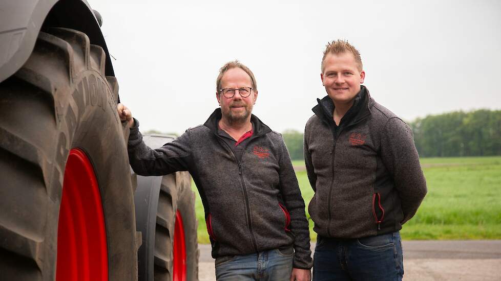 Johan (63) en Robin (33) Bouwmeester. Samen bestieren ze het akkerbouwbedrijf van totaal 140 hectare in Wijster (DR).