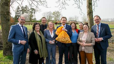 Zeeland toont haar innovatieve akkerbouw aan Eurocommissaris Hansen