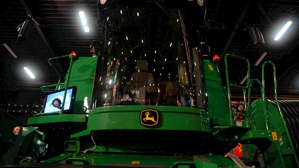 Mechanisatiebedrijf Wasse in het Drentse Hijken heeft veel machines en werktuigen meegenomen naar Assen. Machines op het gebied van zaaien, grondbewerking en deze combine T660 van John Deere.