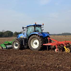 Het voorjaarswerk bleef vorige week met de voorspelde winter/vorst beperkt tot het land lostrekken en overgebleven maisresten onderwerken, meldt Twan van der Heijden.