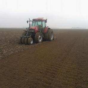 Bij Arjen Thieck is 6 millimeter neerslag gevallen. ‘Een prachtig buitje’, zegt de inwoner van Creil. ‘Het land klaarmaken gaat nu helemaal vanzelf.’