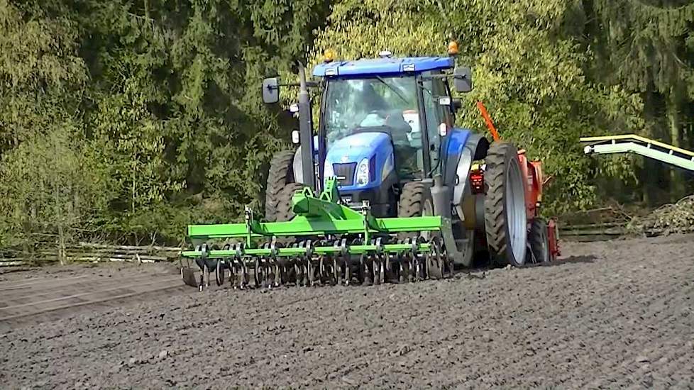 aardappels poten grimme en new holland TS135a