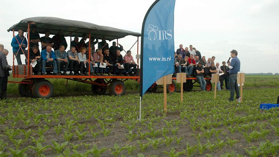 Stemphylium is een groeiend probleem, zegt Bram Hanse van bieteninstituut IRS. Hij adviseert de telers om bij de allereerste vlekjes op het blad te spuiten met de middelen Spyrale en Sphere. Ook is het belangrijk om te zorgen voor een optimale conditie va